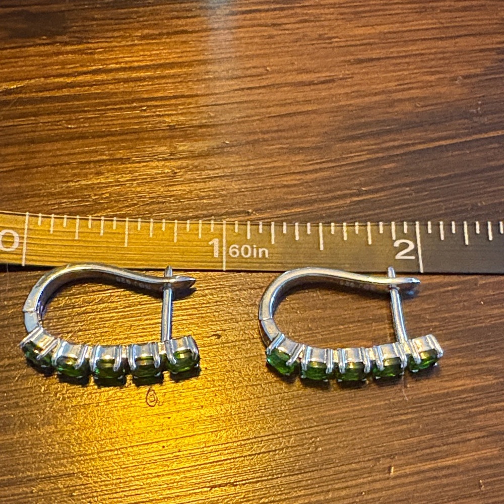 Elegant emerald and sterling silver Hoop Earrings - Picture 6 of 11